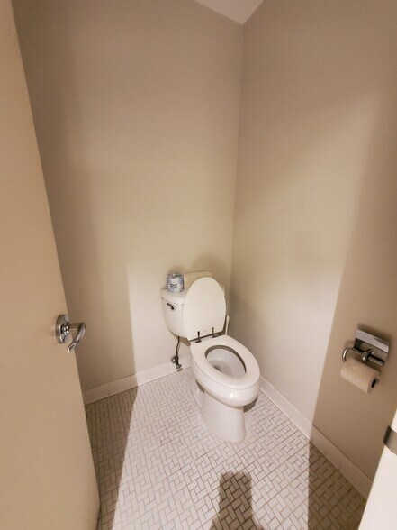 More Photos Of 235 E 58th St, New York Storefront Retail Residential For Sale