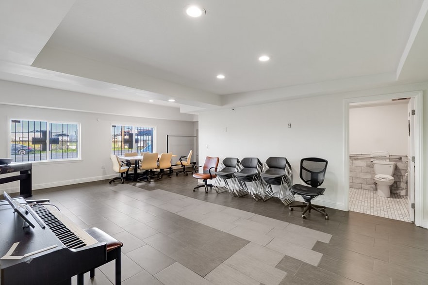 More Photos Of 1966 Broadway St, Vallejo Storefront For Sale