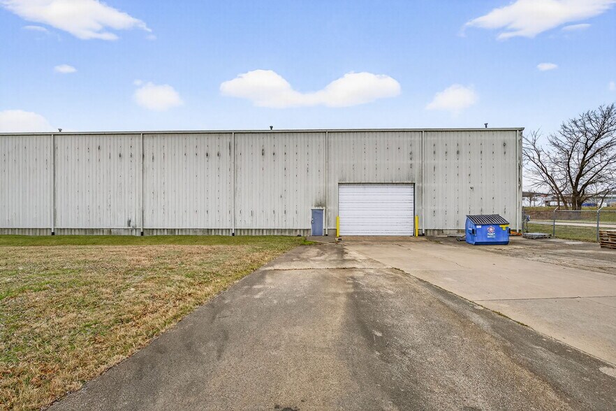 More Photos Of 1500 Dismuke Dr, Farmington Distribution For Sale