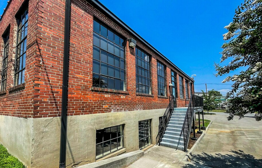 More Photos Of 306 6th St SW, Roanoke Office For Lease