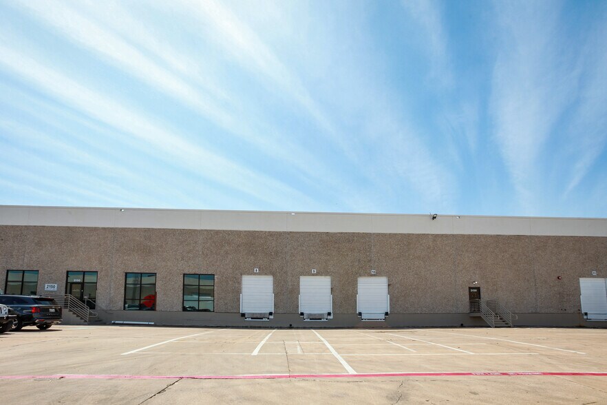 More Photos Of 2130-2160 French Settlement Rd, Dallas Distribution For Lease