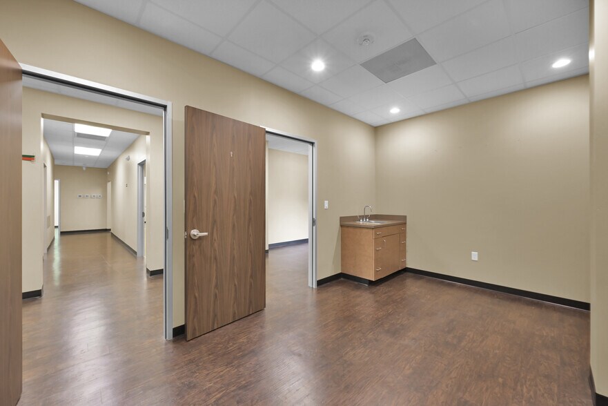 More Photos Of 1126 Rayford Rd, Spring Medical For Sale