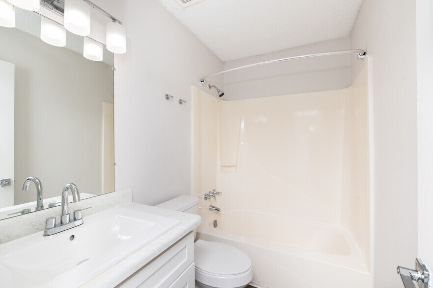 More Photos Of 1665 Dogwood Pl, Pensacola Apartments For Sale