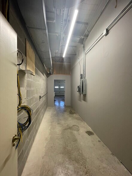 More Photos Of 3028-3042 State St, Columbus Showroom For Lease