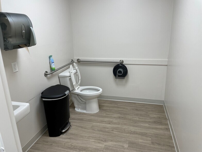 More Photos Of 120 State St E, Oldsmar Medical For Lease