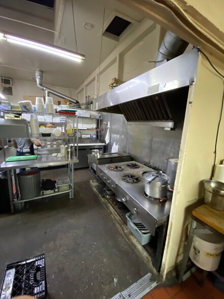 More Photos Of 1630 W Sunset Blvd, Los Angeles Unknown For Lease
