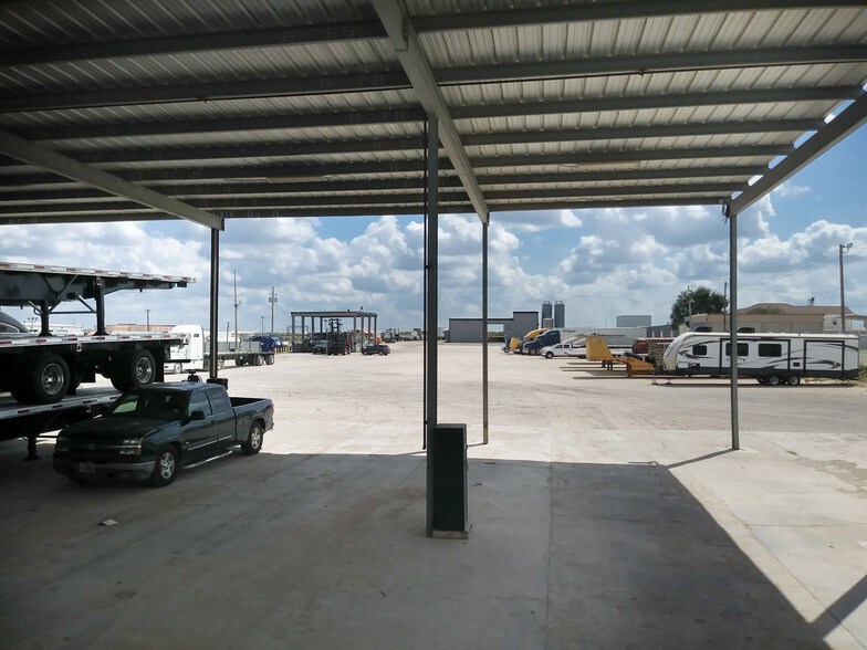 More Photos Of 5941 State Highway 359, Laredo Warehouse For Lease