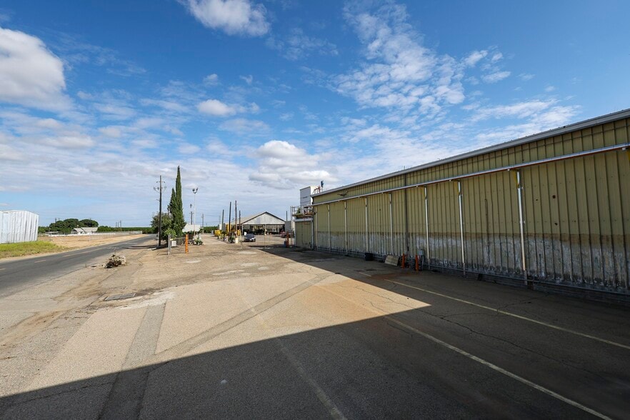More Photos Of 5054 Portola ave, Del Rey Warehouse For Sale