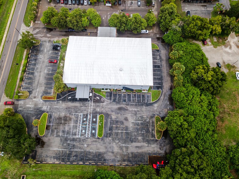 More Photos Of 11633 137th St N, Largo Showroom For Sale
