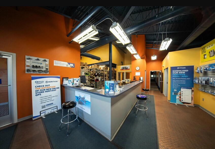 More Photos Of 3770 Dixie Hwy, Waterford Showroom For Sale