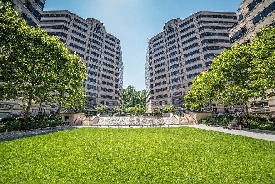 More Photos Of 11700 Plaza America Dr, Reston Office For Lease