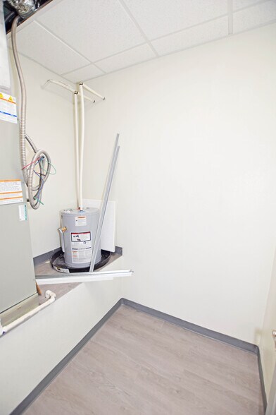 More Photos Of 1210 Edgewood ave, Odessa Industrial For Lease