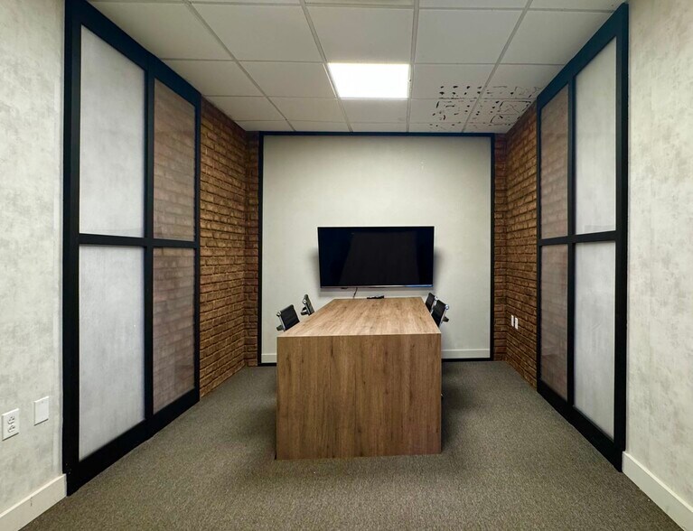 More Photos Of 7330 Exchange Dr, Orlando Warehouse For Sale