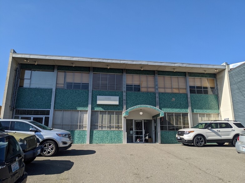 More Photos Of 2371 Eastlake Ave E, Seattle Office For Lease