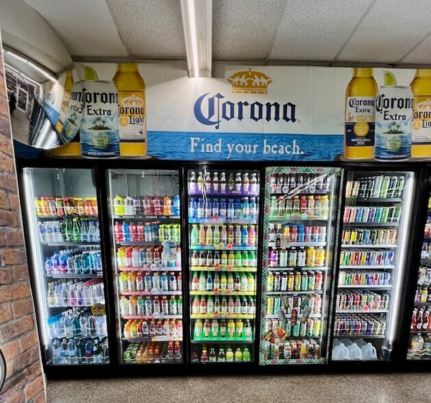 More Photos Of 5021 Wyoming St, Dearborn Convenience Store For Sale