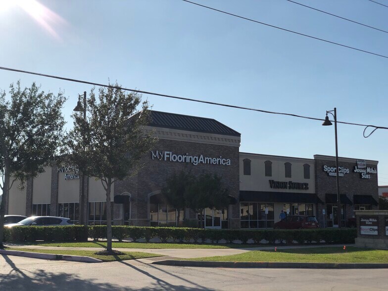 More Photos Of 520 Highway 6, Sugar Land Storefront For Lease