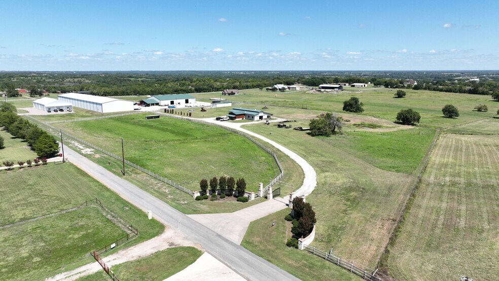 More Photos Of 1253 N Hill St, Van Alstyne Light Distribution For Sale