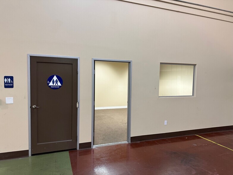 More Photos Of 310 Irving Dr, Oxnard Warehouse For Lease