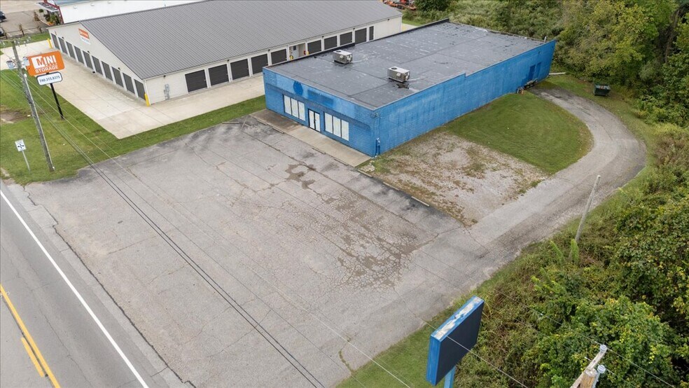 More Photos Of 516 Washington St, Ravenswood Freestanding For Lease