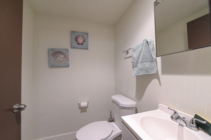 More Photos Of 13977-13981 SW 140th St, Miami Light Distribution For Sale