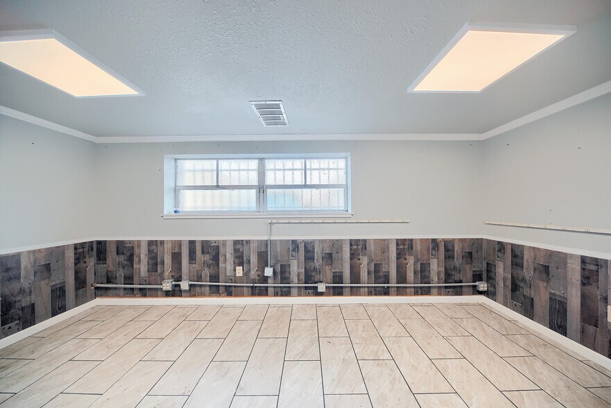 More Photos Of 33 E Magnolia St, Stockton Office For Lease