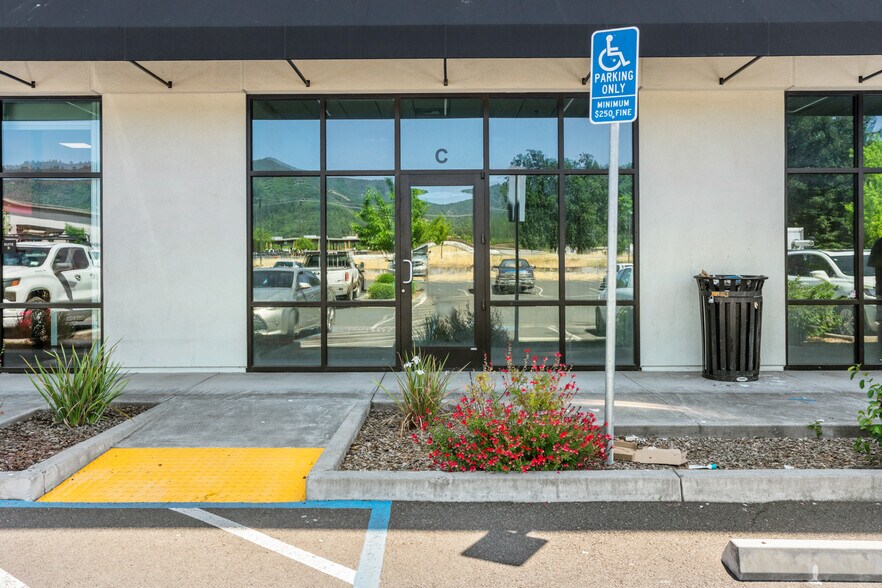 More Photos Of 1236 Airport Park Blvd, Ukiah Storefront For Lease