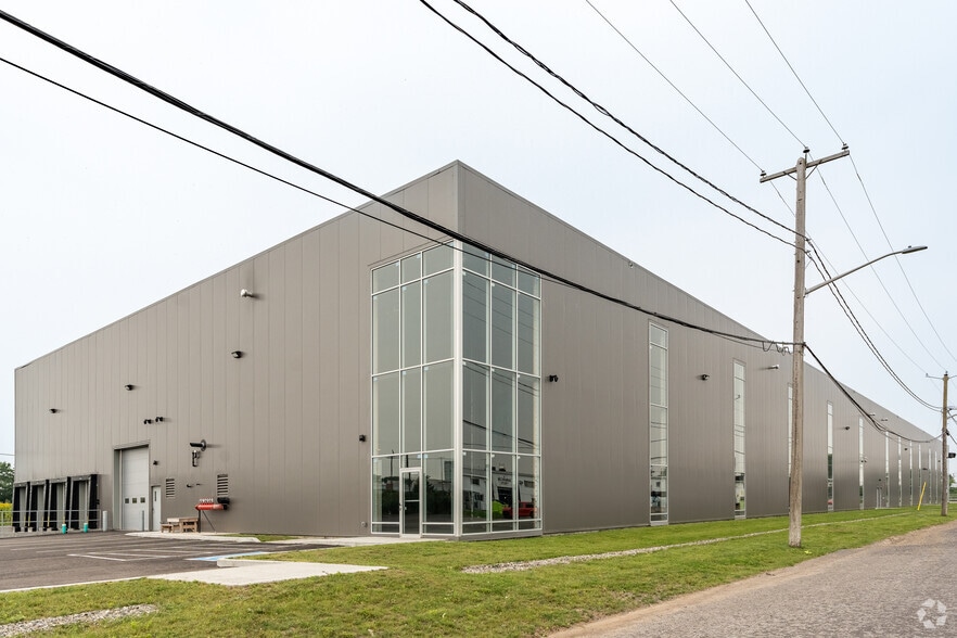Primary Photo Of 377-385 Rue Dupuy, Québec Warehouse For Lease