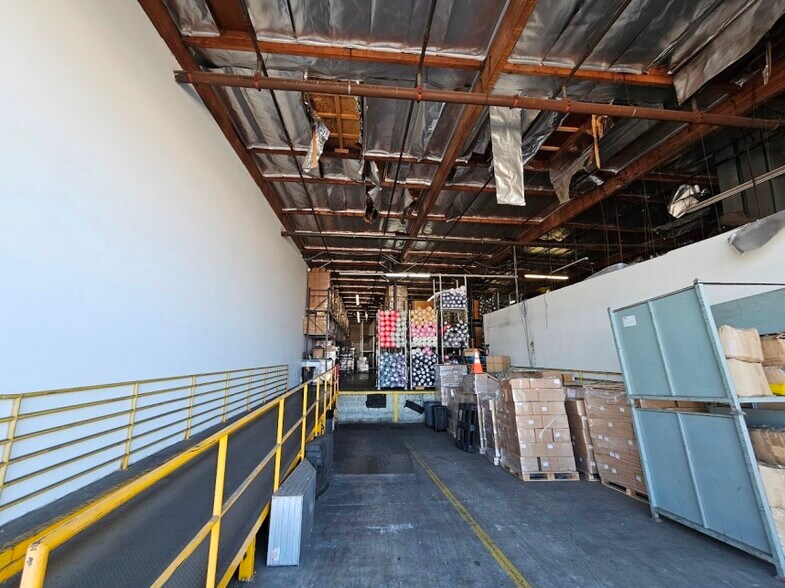 More Photos Of 4121 S Alameda St, Los Angeles Warehouse For Lease