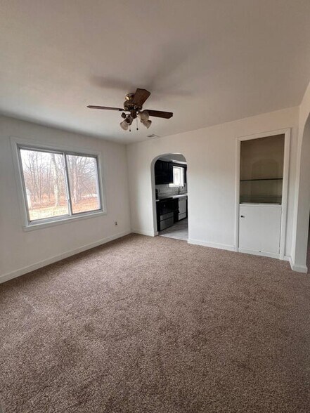 More Photos Of 3033 PA-940, Pocono Summit Showroom For Sale