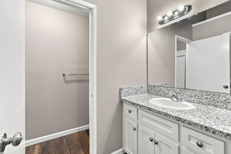More Photos Of 1262 N Marks Ave, Fresno Apartments For Sale