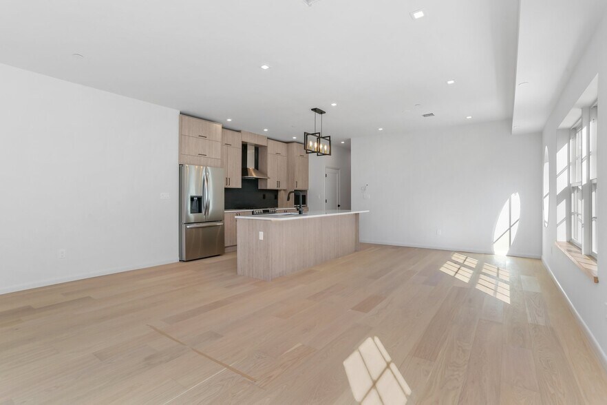 More Photos Of 63 Church St, Greenwich Apartments For Sale