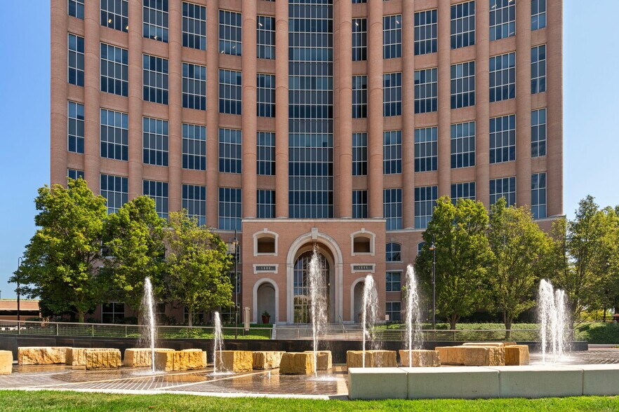 More Photos Of 8000 Towers Crescent Dr, Vienna Office For Lease