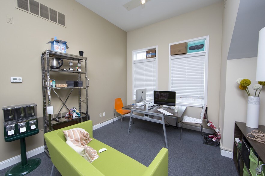 More Photos Of 30 W Bridge St, New Hope Freestanding For Lease