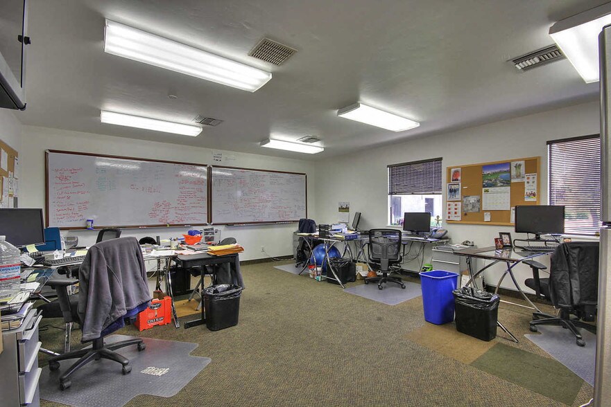 More Photos Of 911-915 Blanco Cir, Salinas Office For Lease