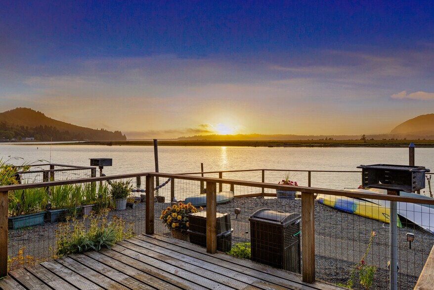 More Photos Of 580 Marine Dr, Wheeler Hotel For Sale