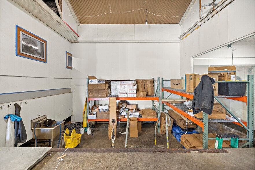 More Photos Of 410-414 Towne Ave, Los Angeles Warehouse For Sale