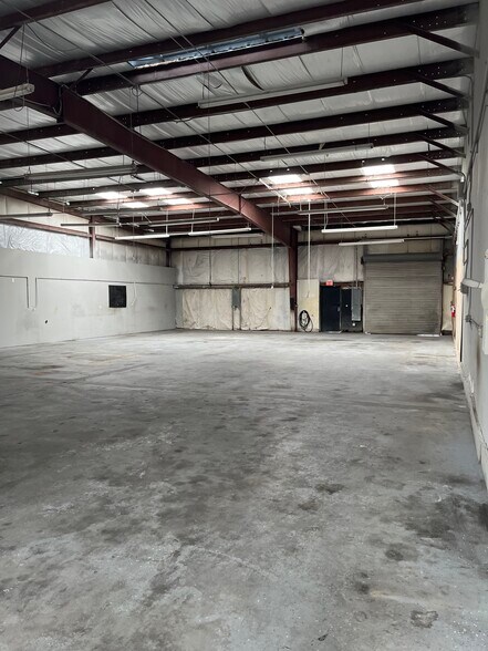 More Photos Of 10780 47th St N, Clearwater Warehouse For Lease