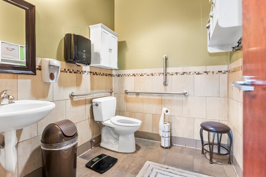 More Photos Of 791 Southpark Dr, Littleton Flex For Sale