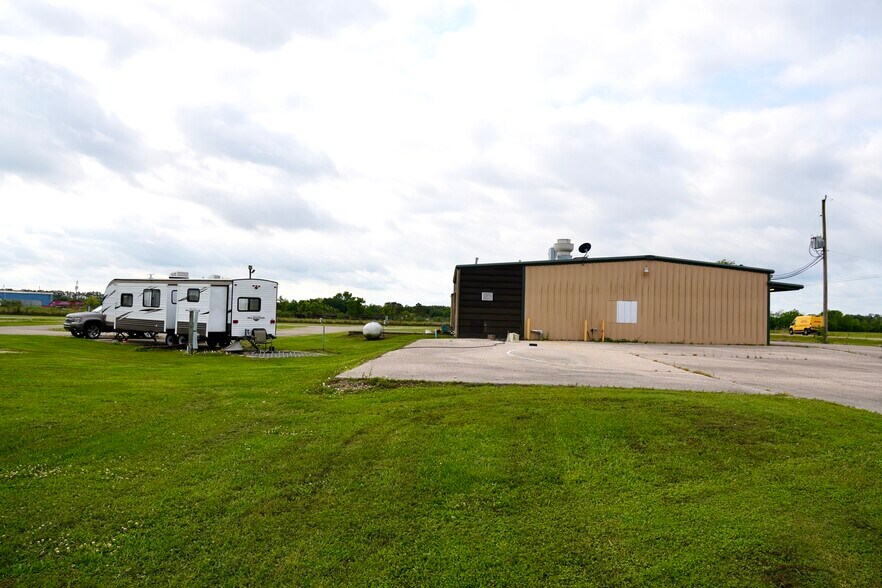 More Photos Of 24313 County Rd 46, Angleton Trailer Camper Park For Sale