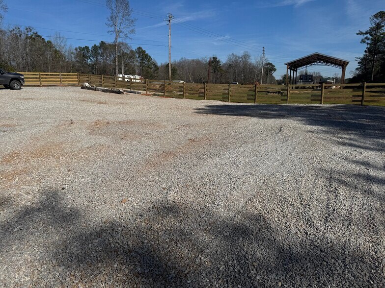 More Photos Of 2201 Executive Park Dr, Opelika Light Distribution For Lease