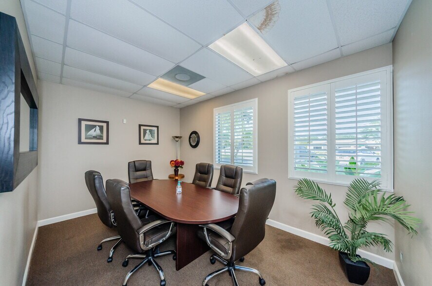 More Photos Of 5510 Roosevelt Blvd, Clearwater Office For Lease
