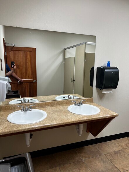 More Photos Of 1930 E 20th Pl, Scottsbluff Medical For Lease