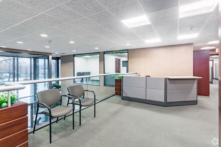 More Photos Of 625 N North Ct, Palatine Unknown For Lease