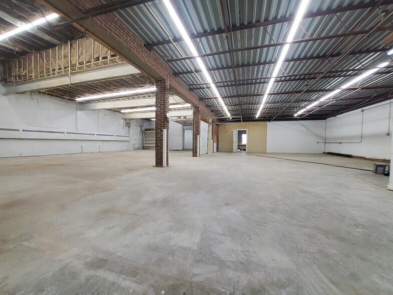 More Photos Of 141 Grove St, Meriden Manufacturing For Sale