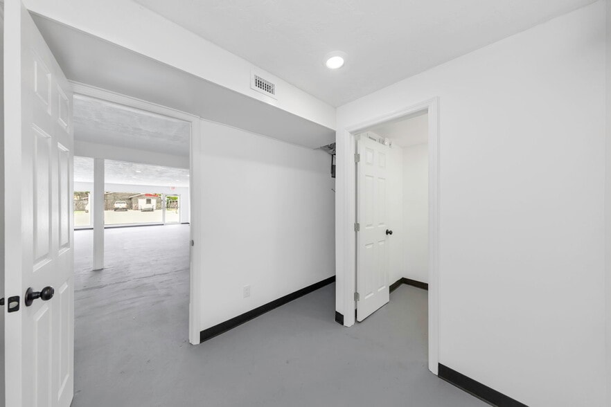 More Photos Of 6219 Massachusetts Ave, New Port Richey Freestanding For Lease