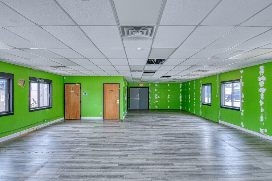 More Photos Of 1404 W Lindsey St, Norman Freestanding For Lease