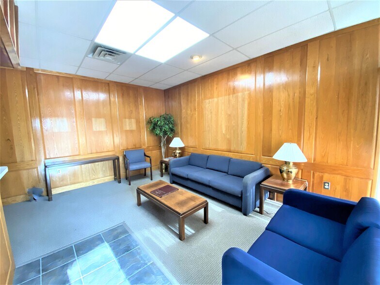 More Photos Of 119 S Main St, Lockhart Office For Lease