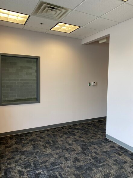 More Photos Of 1101 Chatham Pky, Garden City Flex For Lease