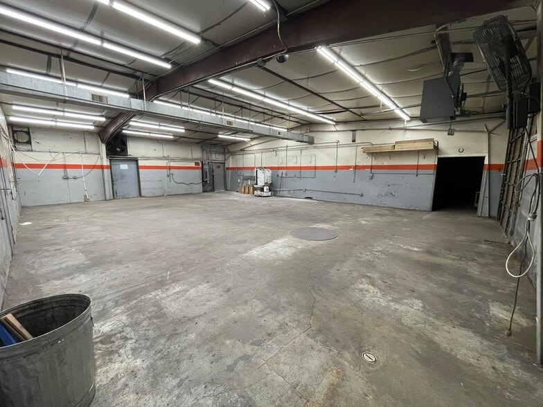 More Photos Of 8621 Fairview Rd, Charlotte Unknown For Lease
