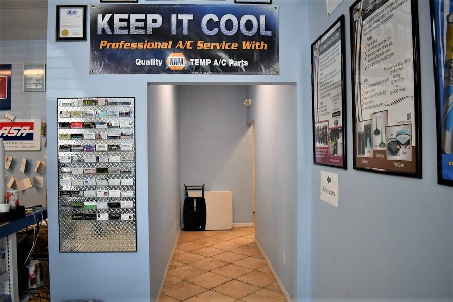 More Photos Of 25090 Bernwood Dr, Bonita Springs Showroom For Sale